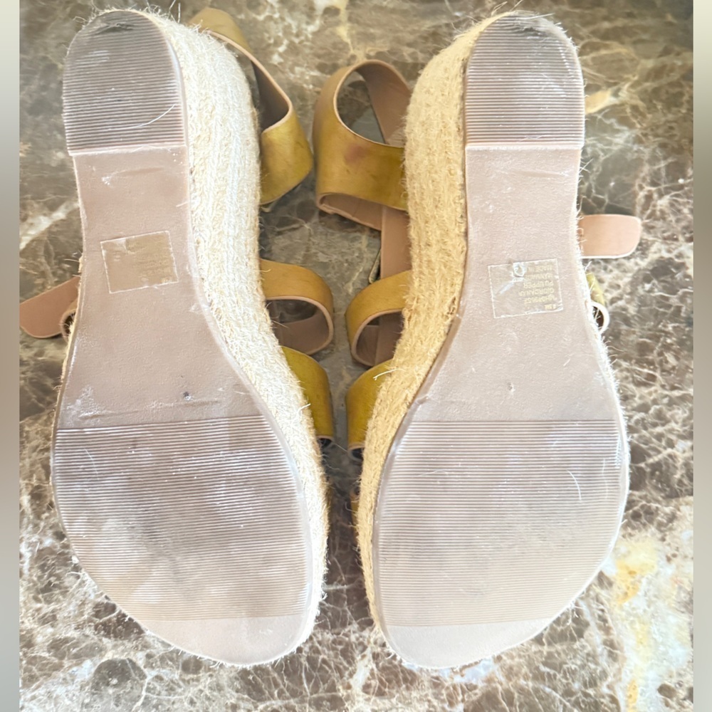 Mia Stylish Tan Wedge Sandals. Size 9.5 - Picture 6 of 6